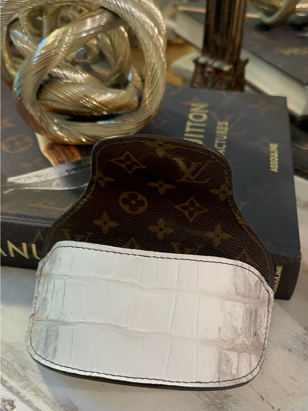 Authentic Himalayan Crocodile Skin Sun Glasses Case with custom Interior